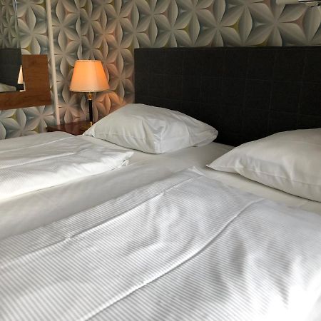 Hotel Moji Koeln エクステリア 写真