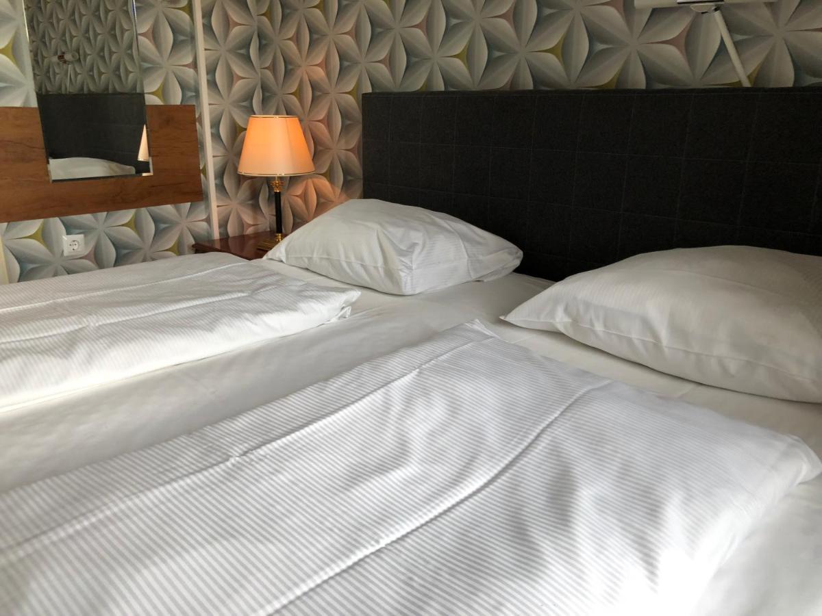 Hotel Moji Koeln エクステリア 写真