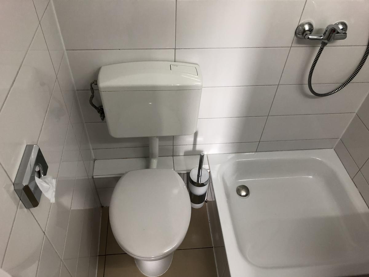 Hotel Moji Koeln エクステリア 写真